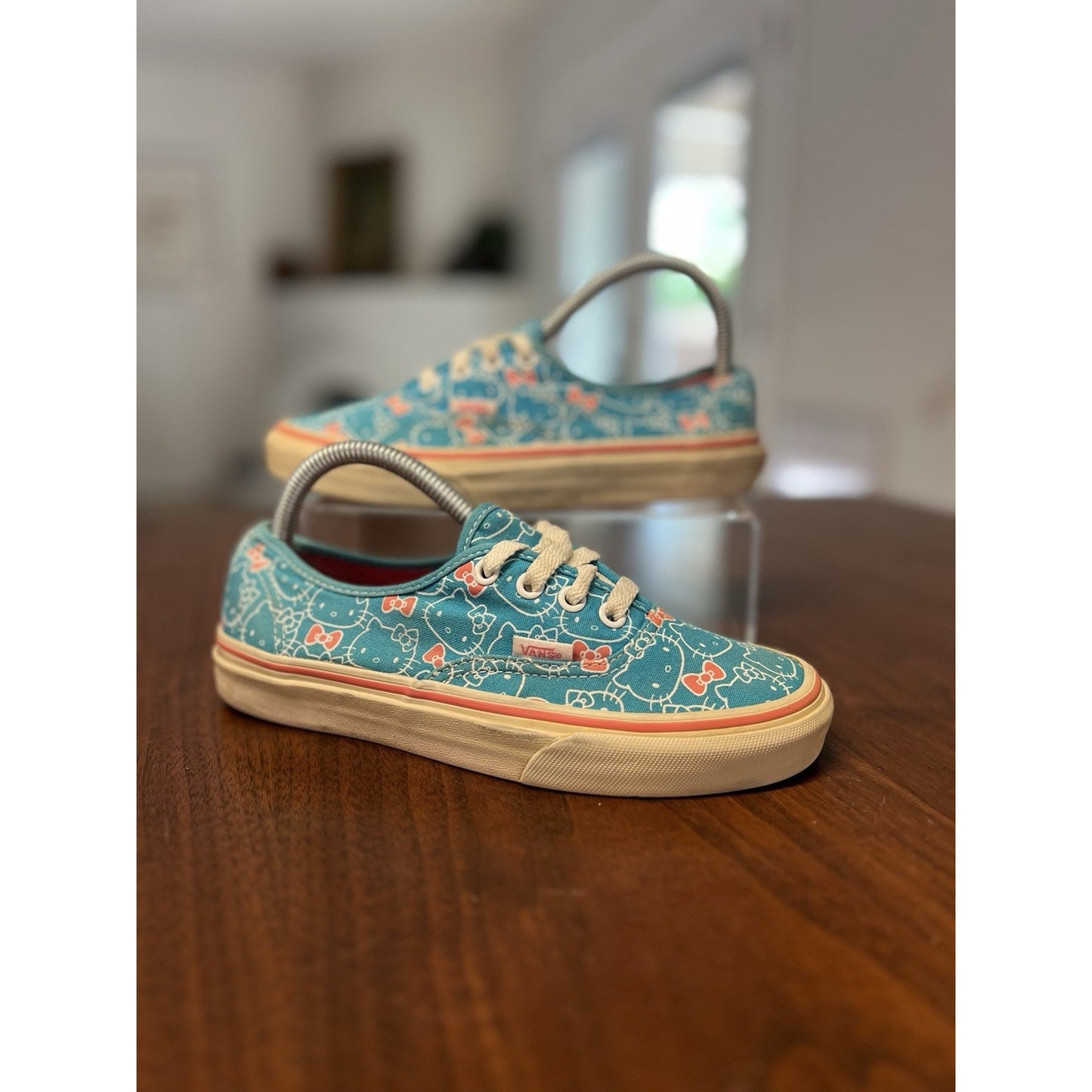 Vans Hawaiian Ocean Blue Hello Kitty Print Lace-up Sneakers Women’s Size 6