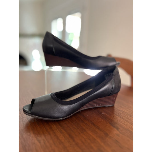 Clarks Women's Mallory Charm Wedge Black Slip On Peep Toe Comfort Shoe Size 8