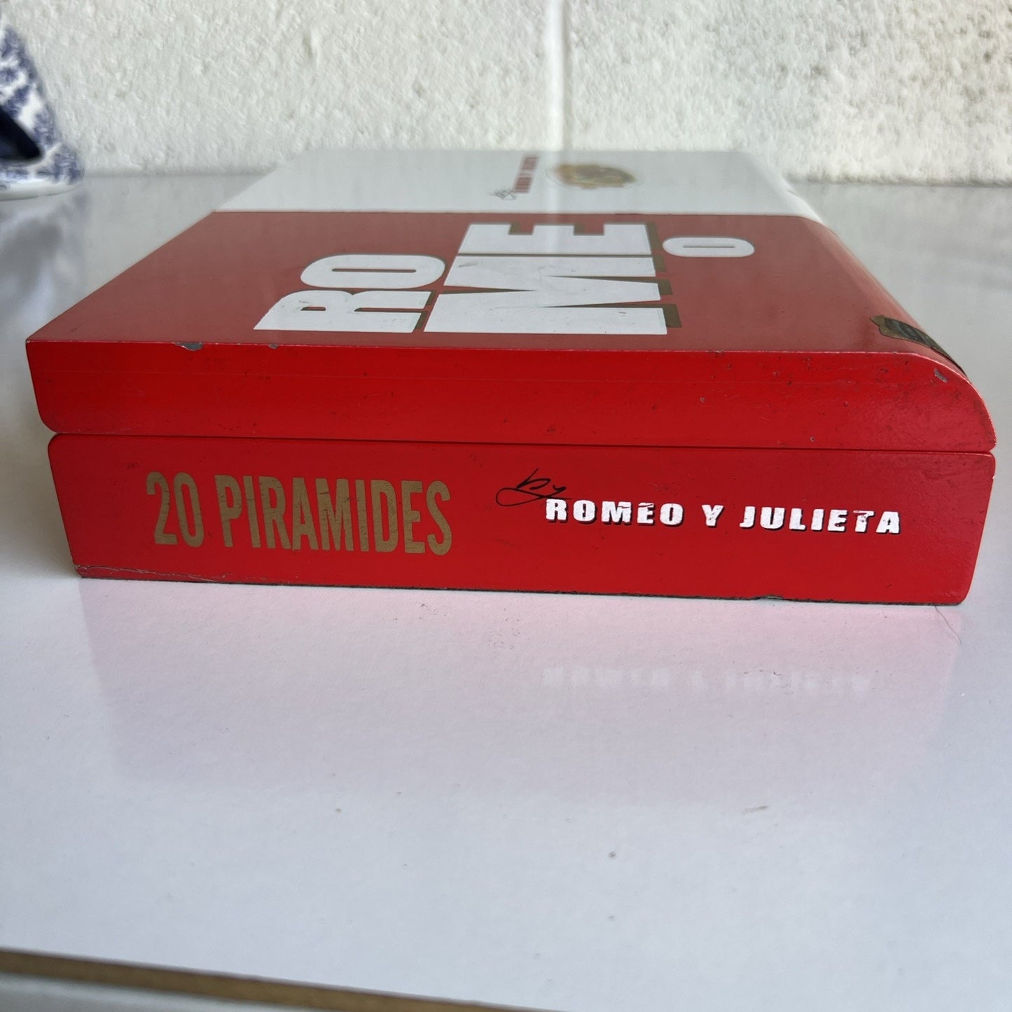 Romeo Y Julieta Piramides Wooden Cigar Box (10”x8”x2”)