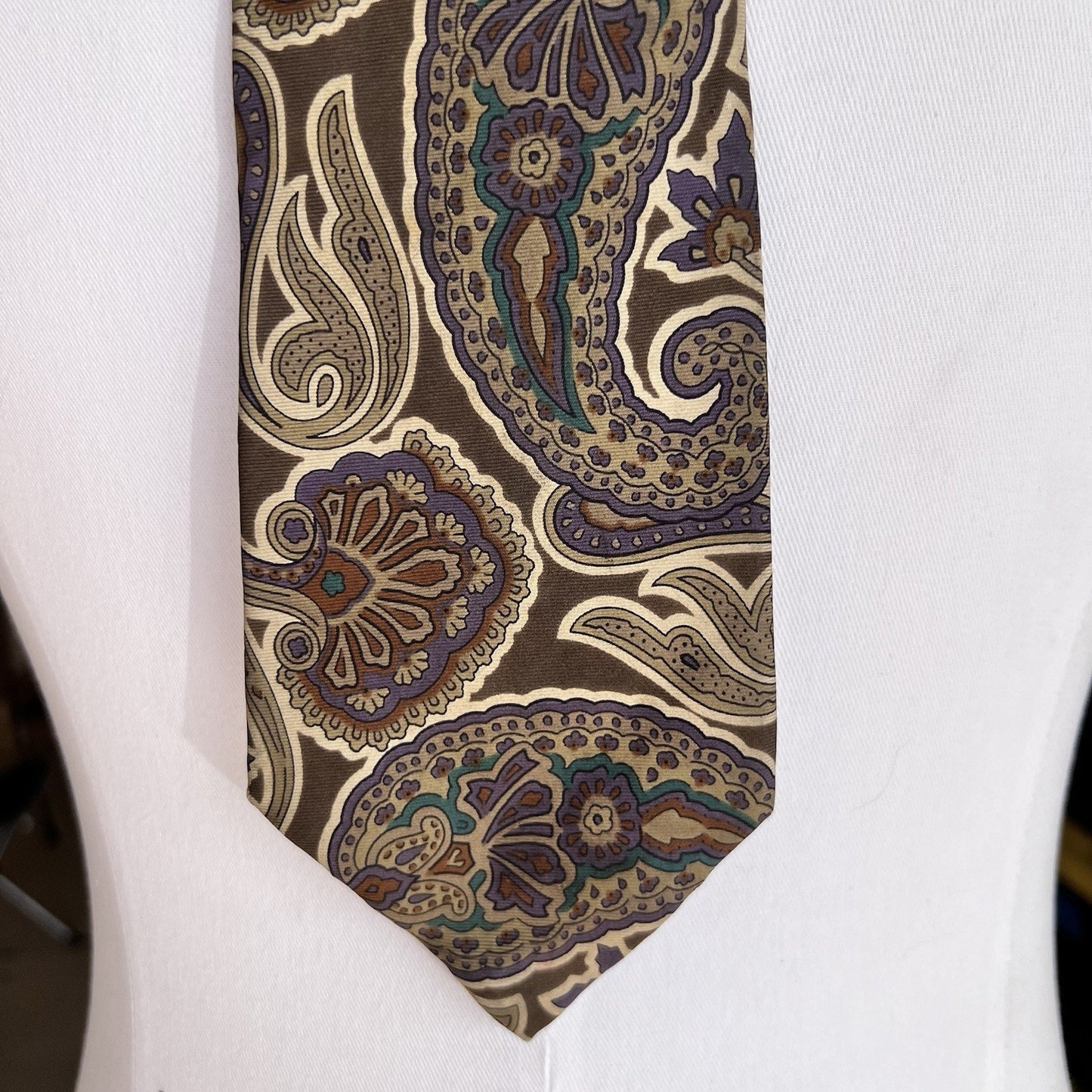 Oleg Cassini Necktie 57x4 Brown Purple Paisley 100% Silk Designer Luxury Tie