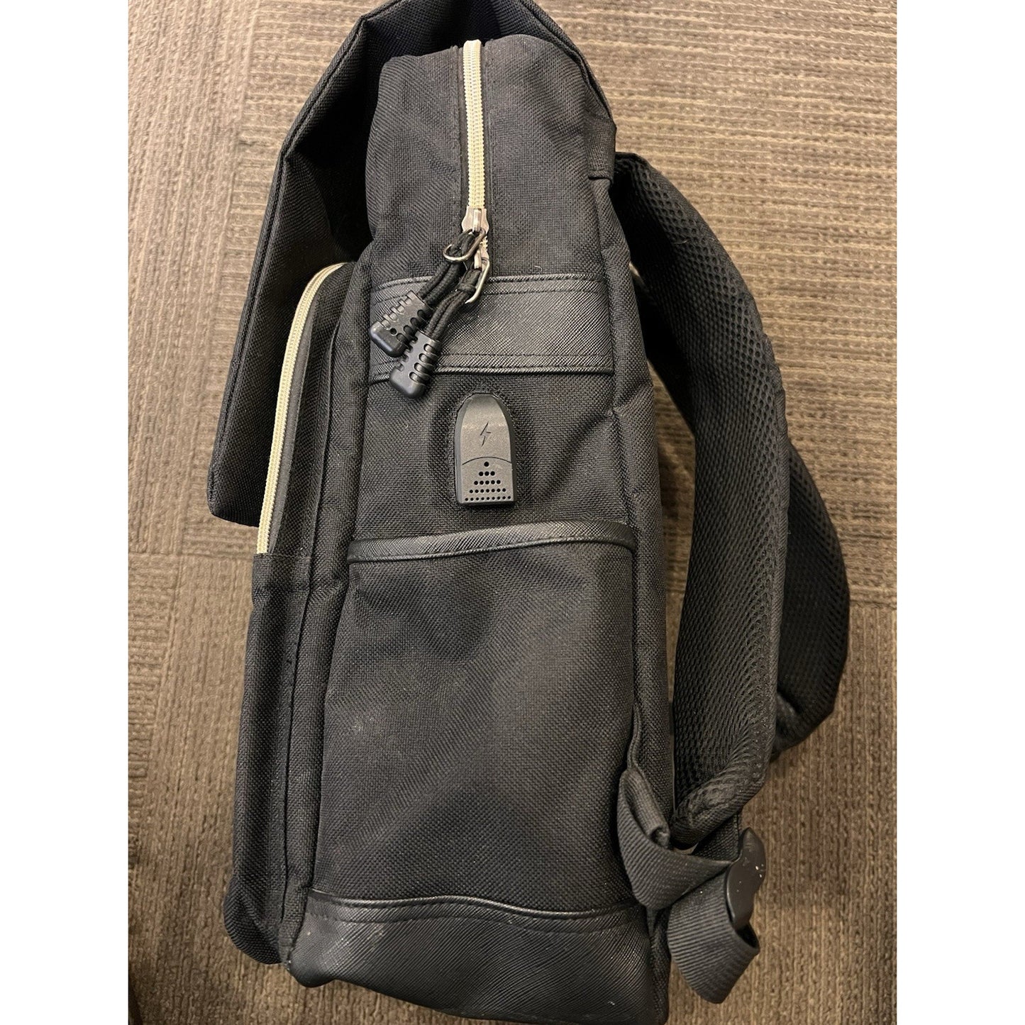 Ronyes Black Unisex Laptop Backpack with USB Port - Retail $79 - USB port