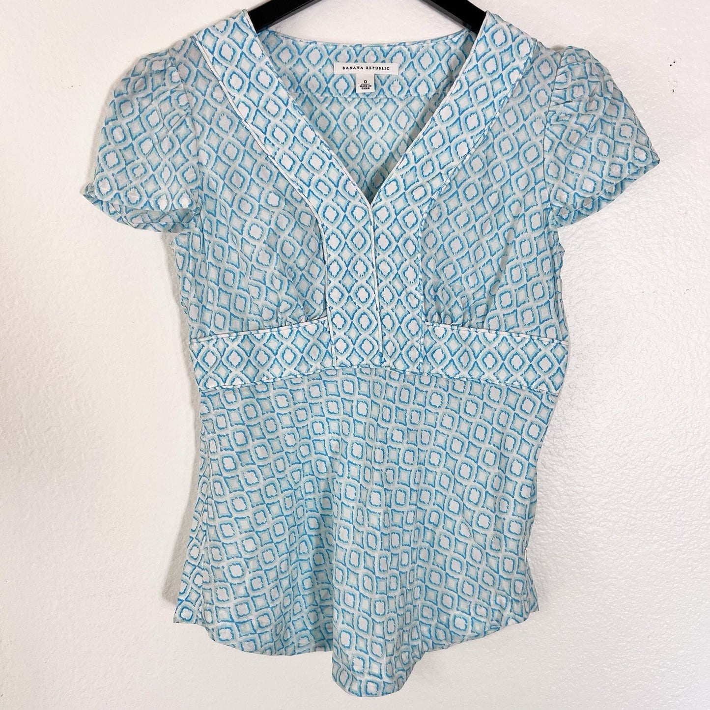 Banana Republic Y2K 100% Silk Fitted Peplum XS Geometric Short Sleeve Blouse Top