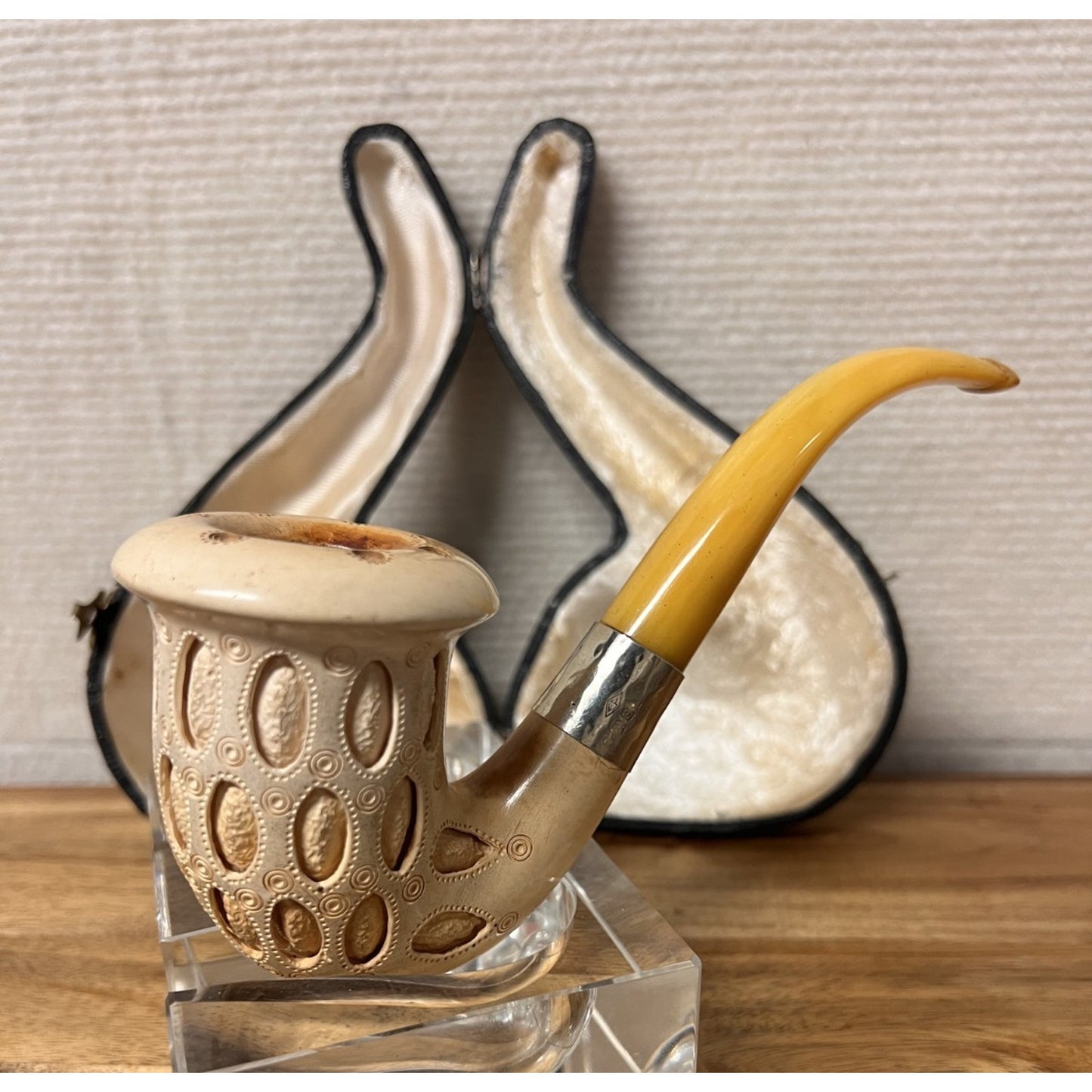 VTG Lattice-Carved Meerschaum Flared Dublin Bent Stem Pipe Real Silver Band Case