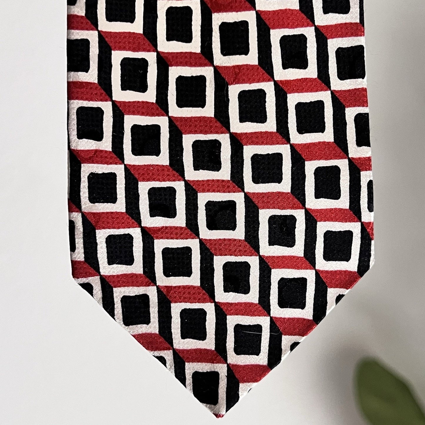 Rare Thomas Jeffery Long Men’s Tie 100% Silk Necktie Black White Red Geometric