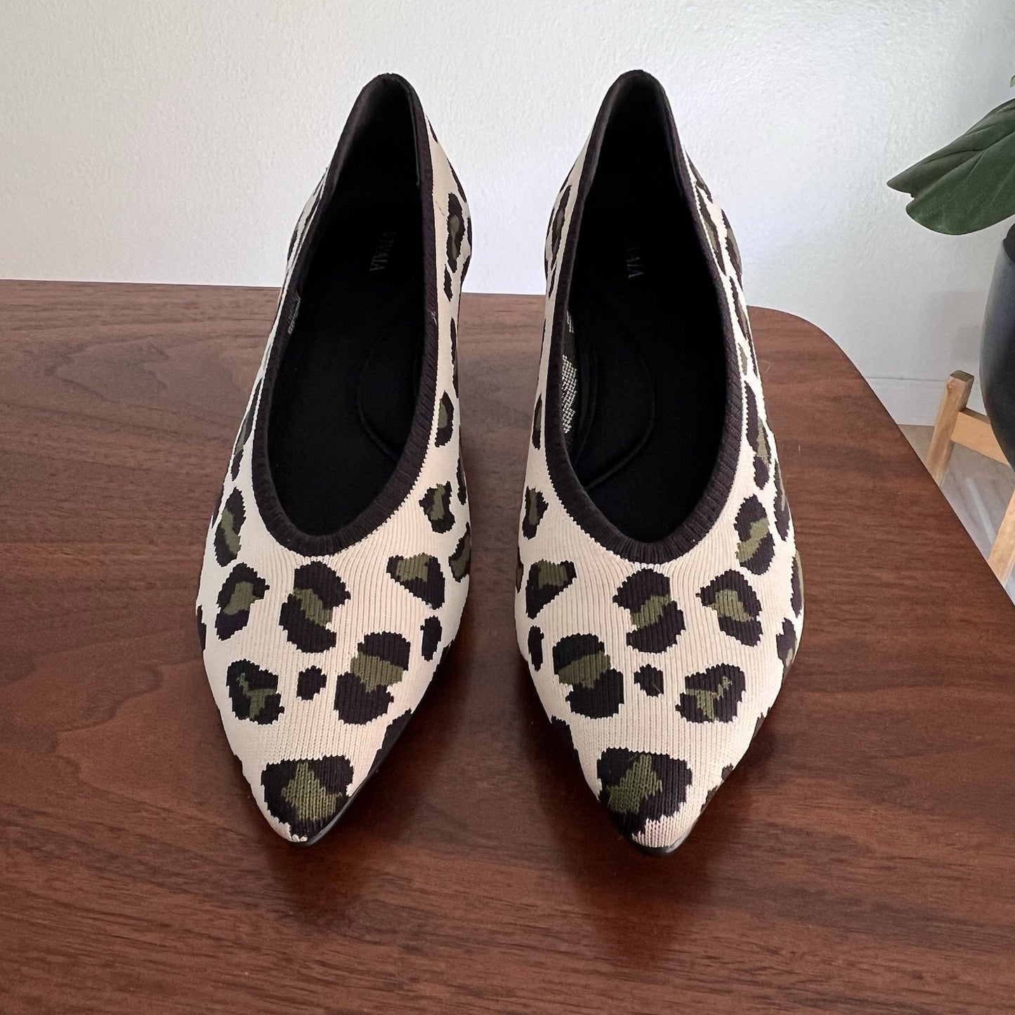 NEW Vivaia Stella Kitten Heel Pointed Toe 41 EU/10 US Green Leopard Knit Comfort