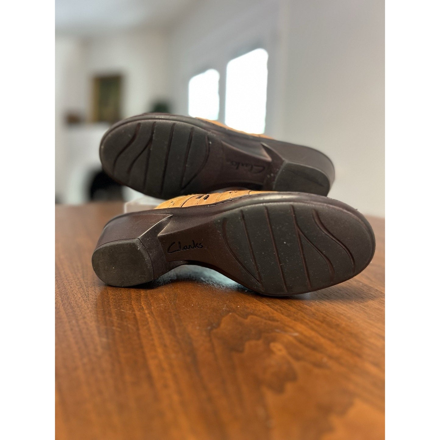 Clarks Bendables Brown “Social Ball” Laser Cut Mules Clogs Womens Sz 9.5 Retired