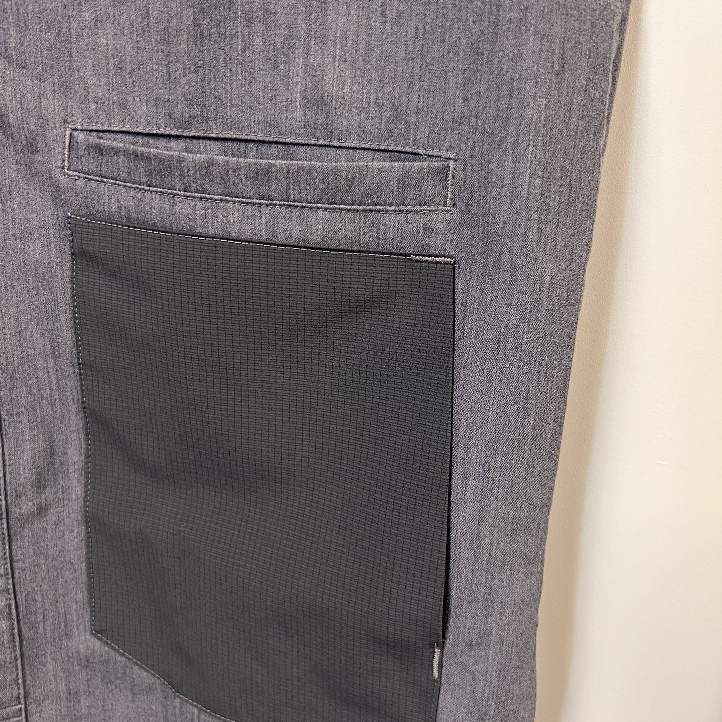 RARE FIGS Dekar XS Men’s Button-Down Front Short Sleeve Grey Scrub Top M20SW1008