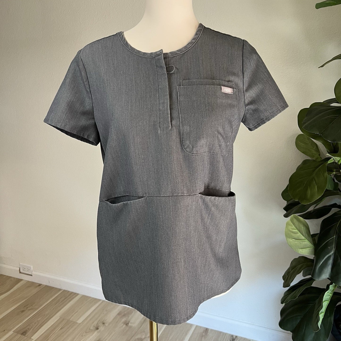 FIGS Men’s 4-Pocket Gray Size S Scrub Top #w20sw1006 PO 1505