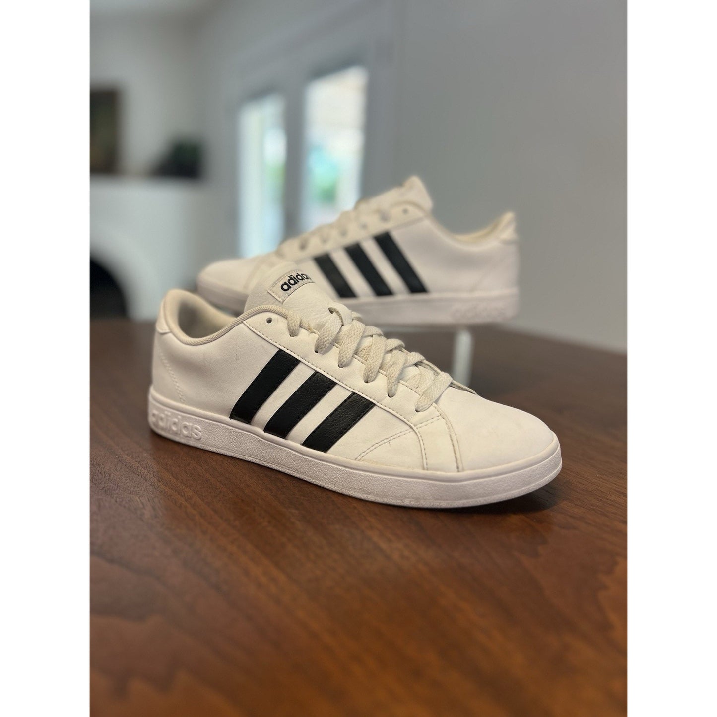 Adidas Neo Baseline sneakers classic white and black color scheme Men’s Sz 10