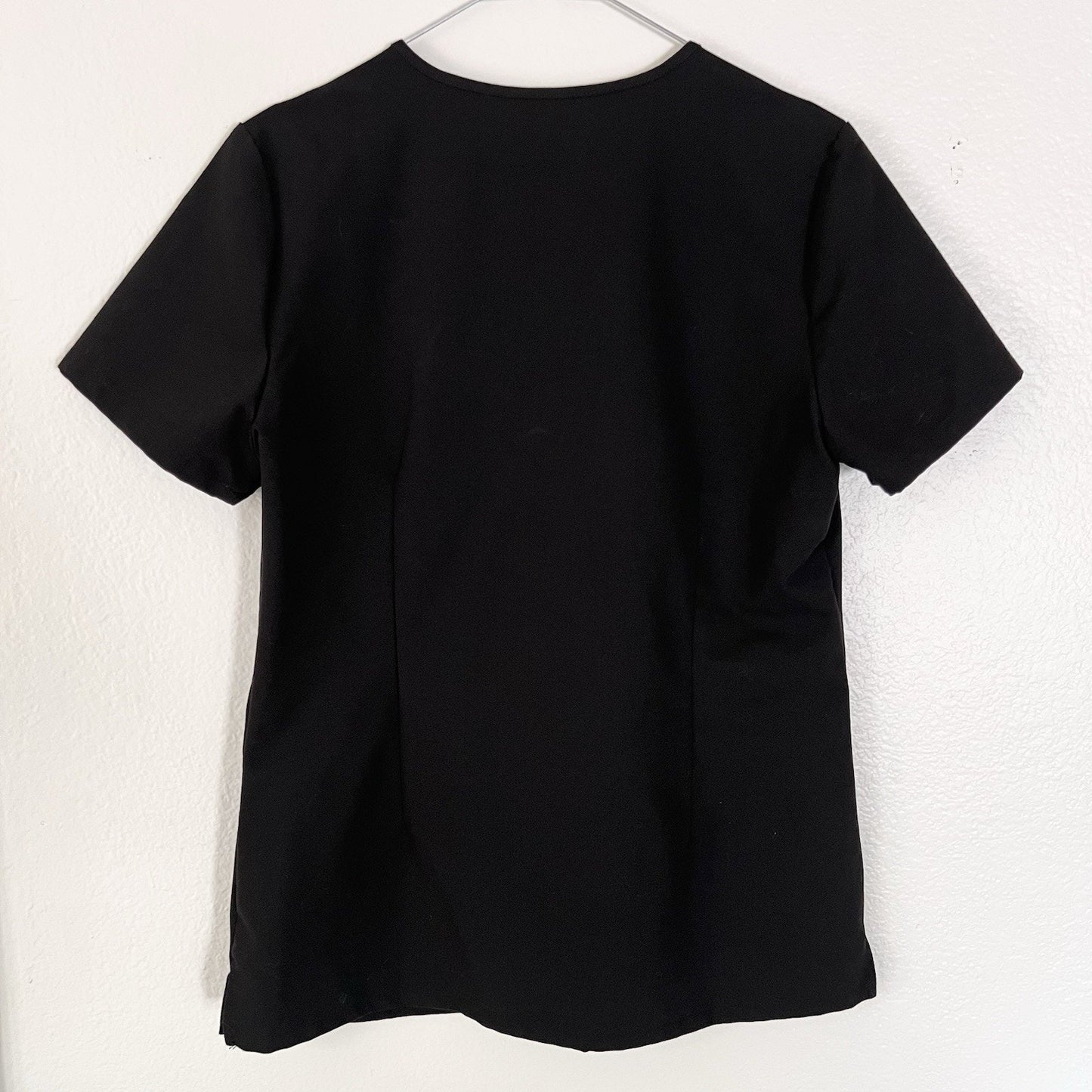 Figs Casma Three-Pocket Scrub Top Women’s Black (S) FW1100 V-Neck