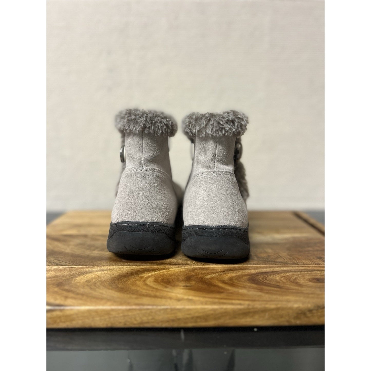 Khombu Iris Women's Gray All-Weather Water Repellent Suede Ankle Boots Size 9M