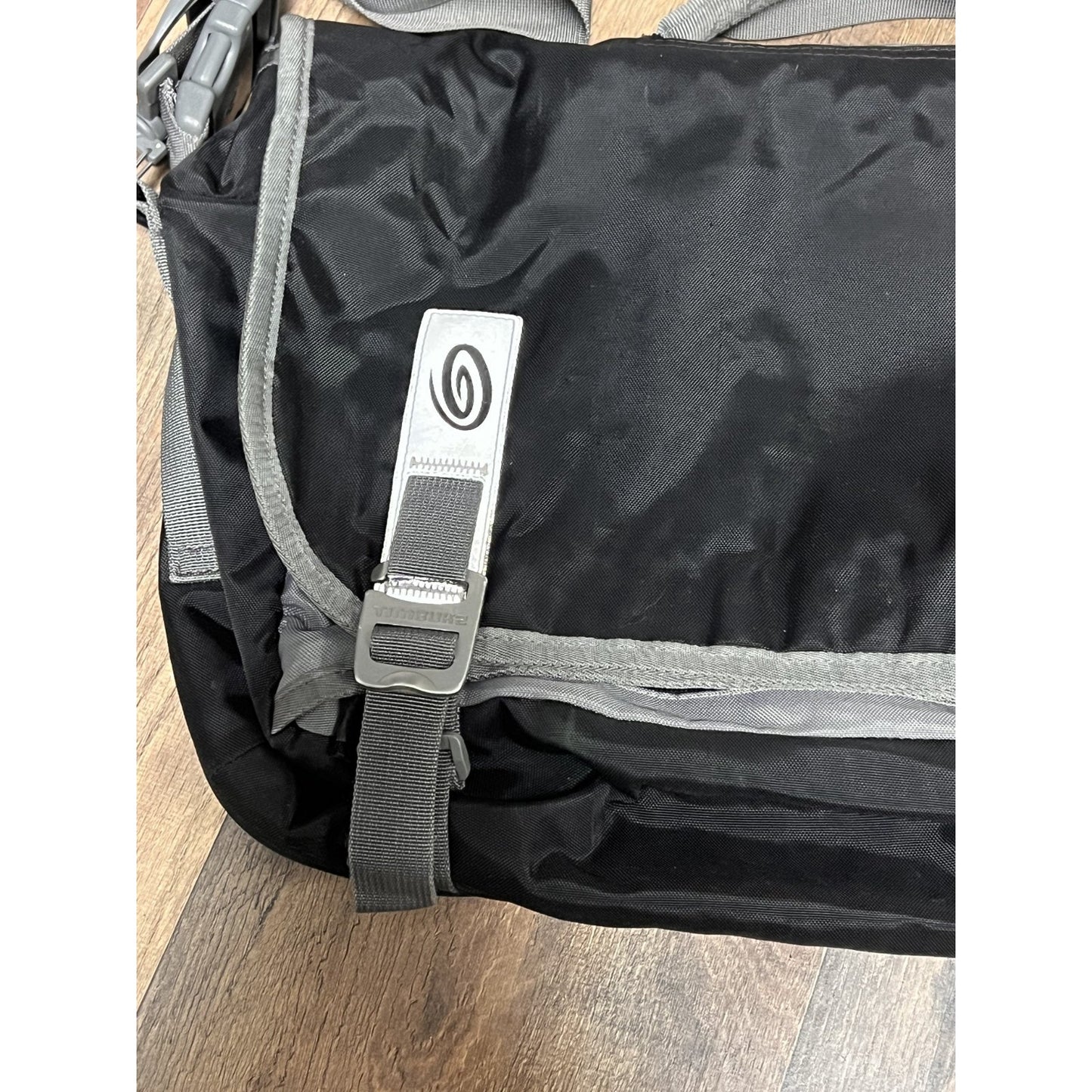 Timbuk2 Command Messenger Bag Black Grey Laptop Crossbody Strap Travel