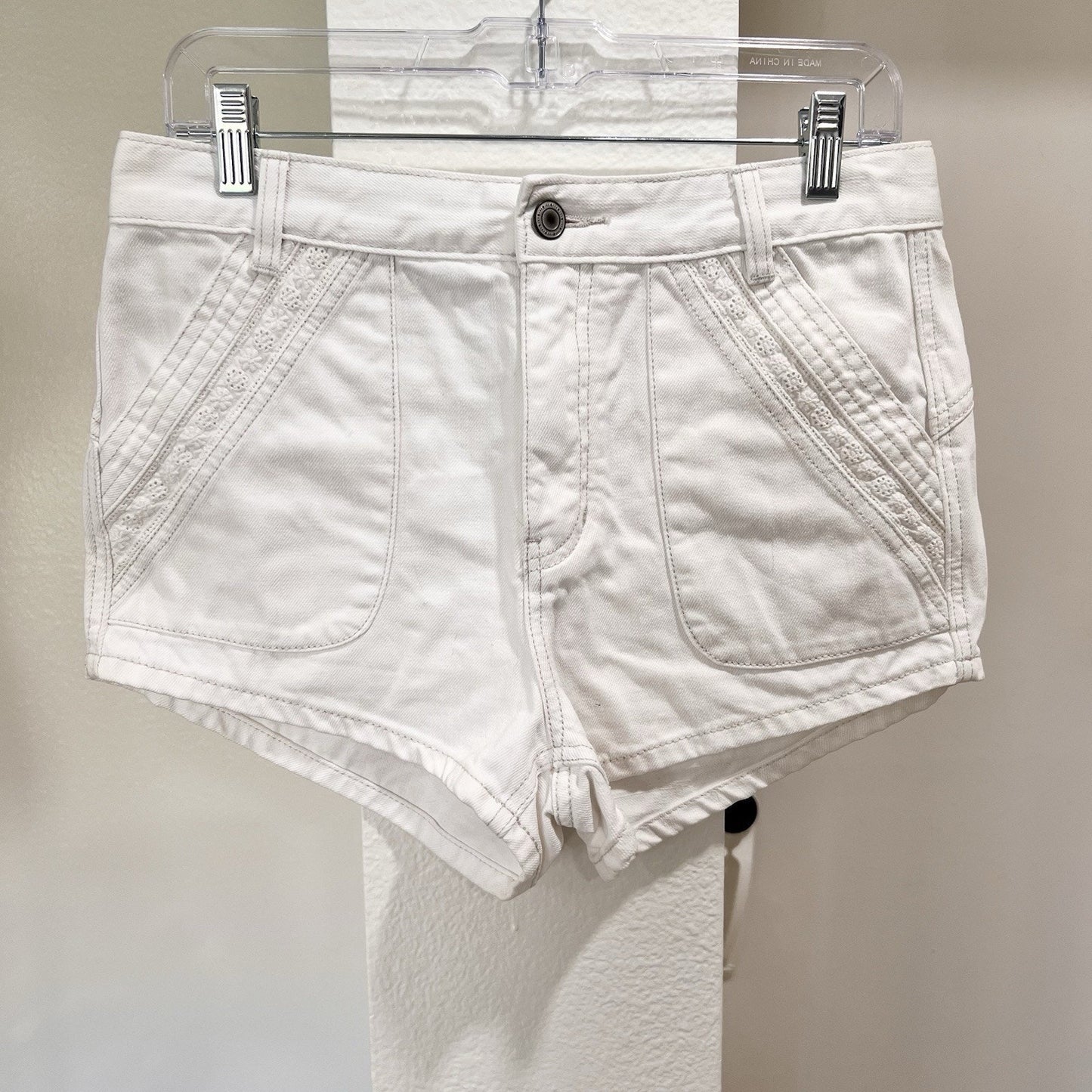 FREE PEOPLE Sweet Surrender Denim Shorts Sz 28 White Lace Embroidery Festival