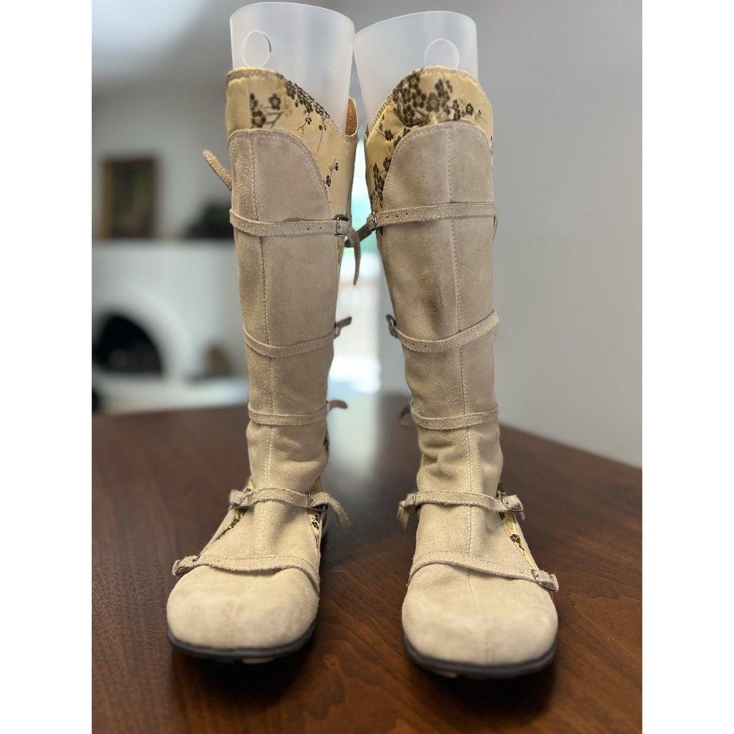 DETNY Knee High Zipper Back Rubber Sole Womens Size 6 Boots