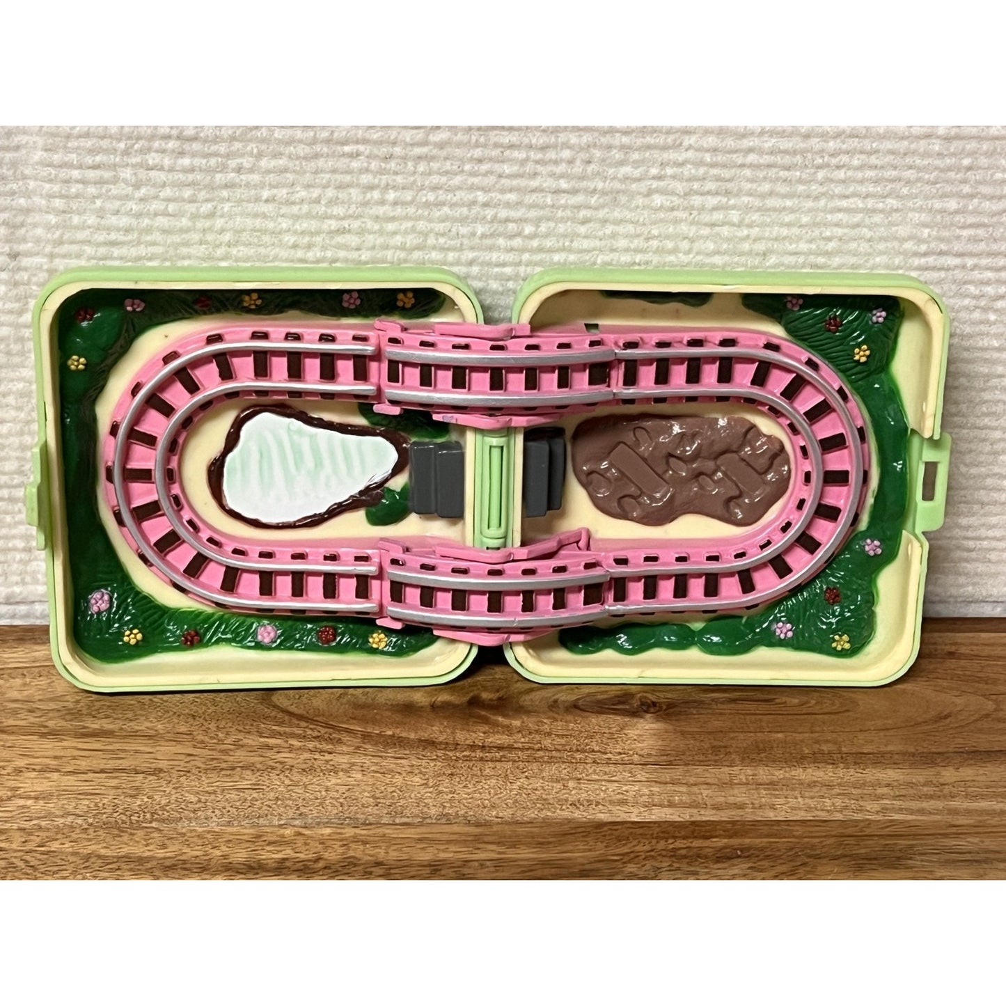 1992 Vintage Small World Pocket Paradise Toy
