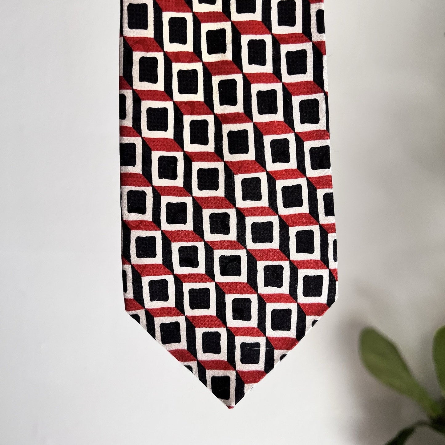 Rare Thomas Jeffery Long Men’s Tie 100% Silk Necktie Black White Red Geometric