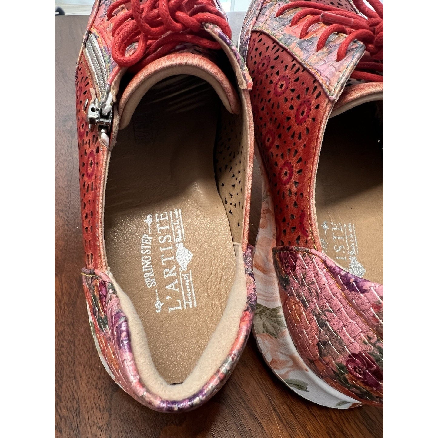 L’Artiste Spring Step Jazzie Lace Up Sneakers Boho Red Floral Women’s 8.5