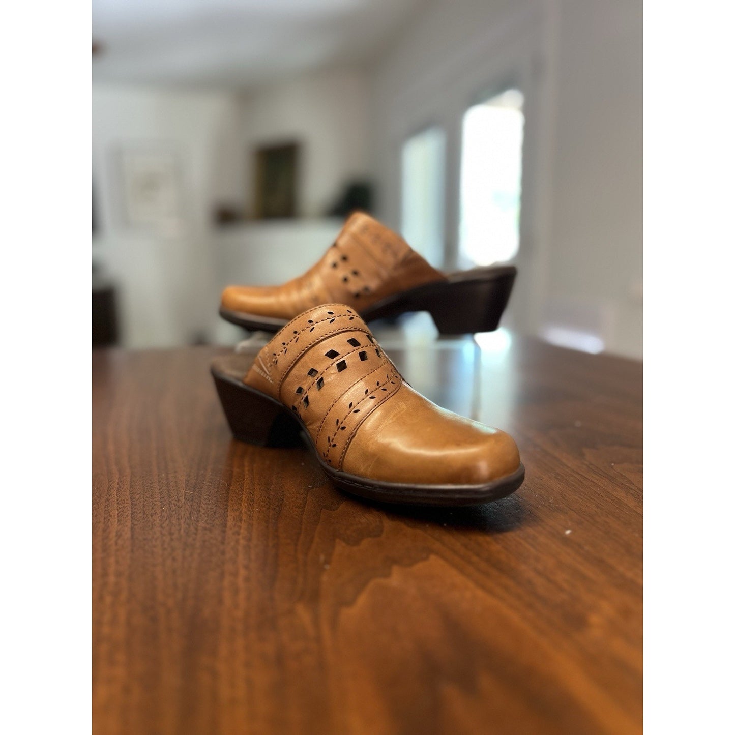 Clarks Bendables Brown “Social Ball” Laser Cut Mules Clogs Womens Sz 9.5 Retired