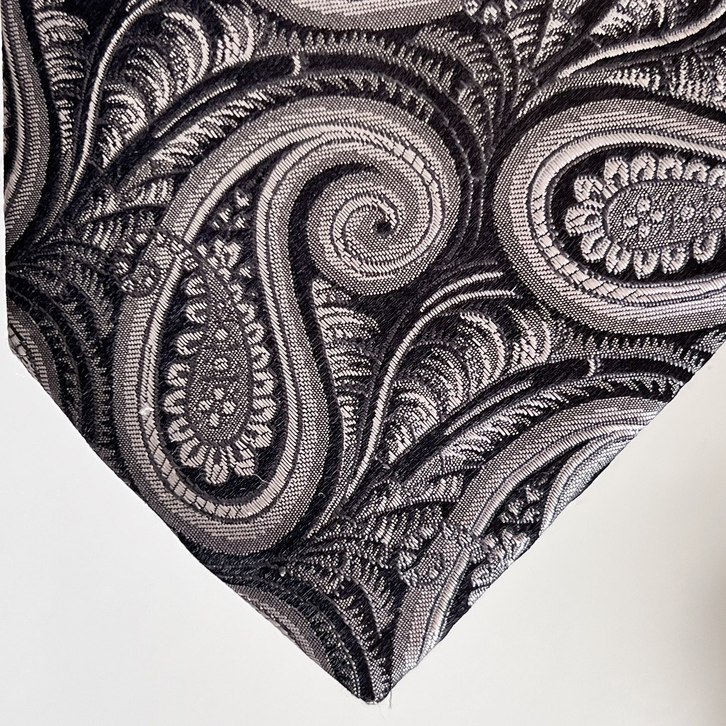 PAUL FREDRICK 100% Silk 61x4 Paisley Woven Designer Necktie Black Silver