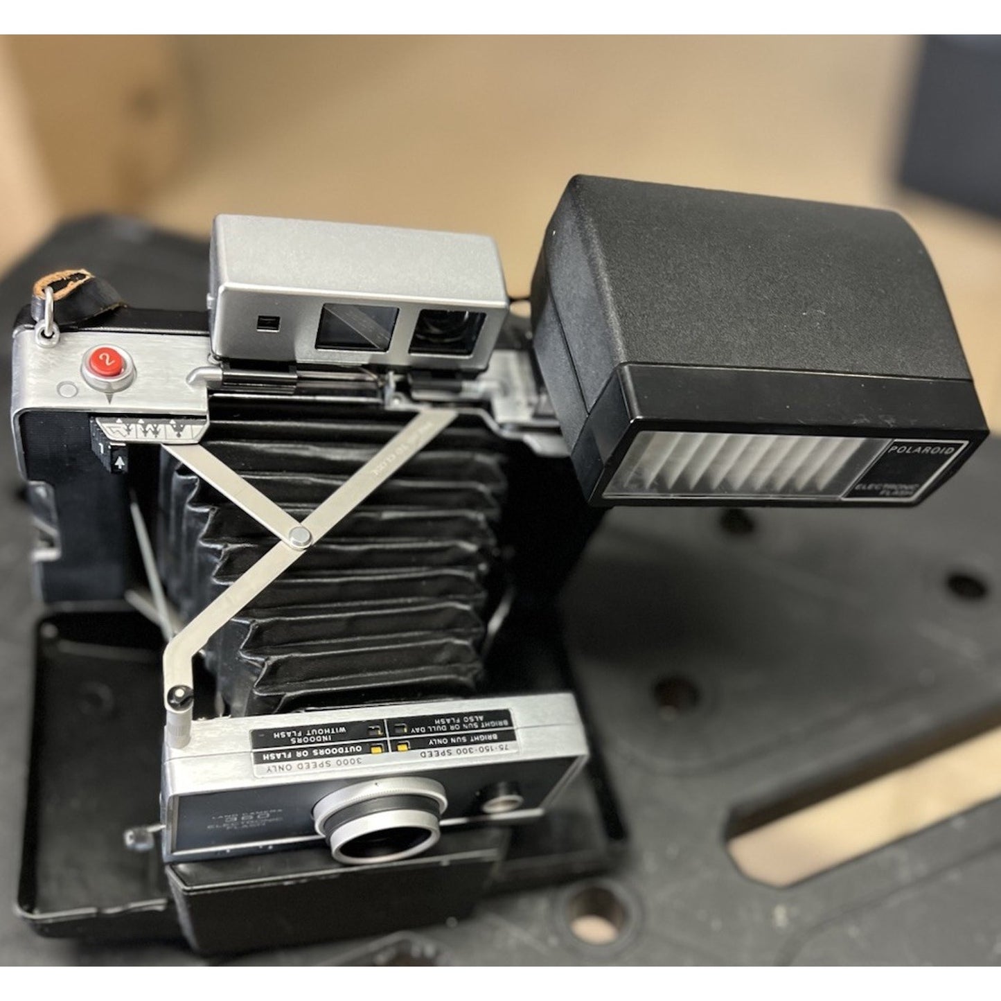 Vtg Polaroid 360 Land Camera w/ Electronic Timer, Flash, Hard Cover & Neck Strap