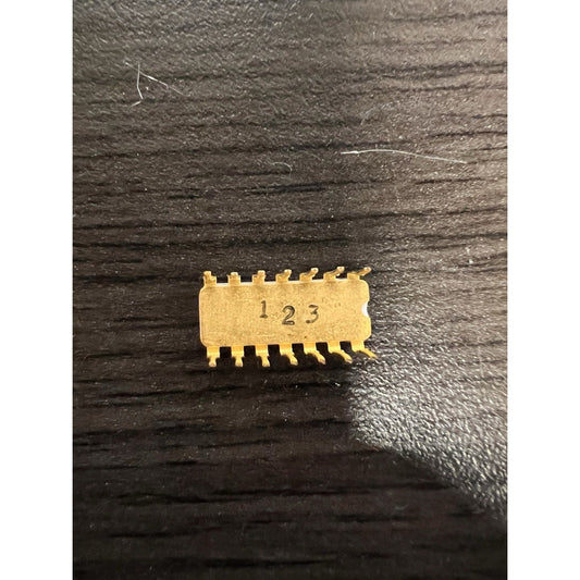 Vintage Gold Ceramic IC Chip 68A8370P2 6625 16-Pin DIP Motorola Military Era