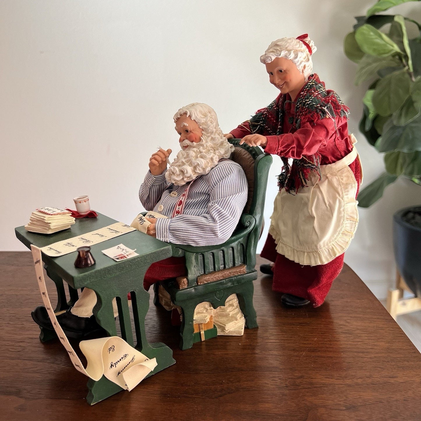 Dept 56 Everybody's Been Good Clothtique Possible Dreams 71245 Santa Christmas