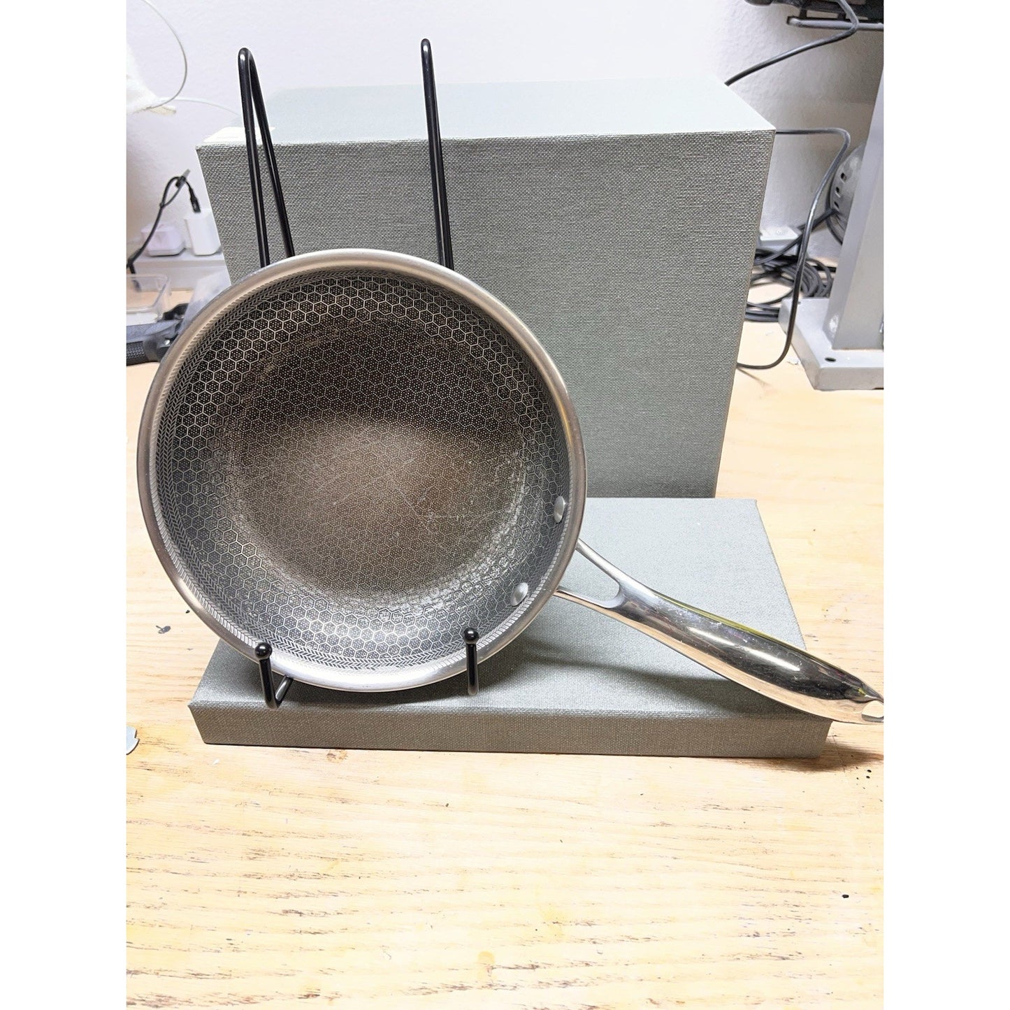 HexClad Hybrid Stainless Steel 6 Piece Frying Pan Set with Lids - 8, 10, 12 in