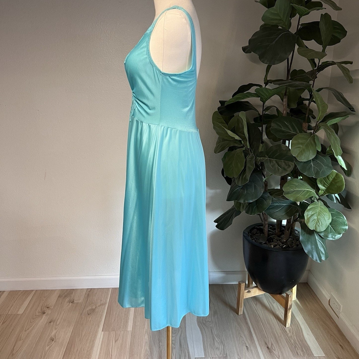 OLGA Bodysilk Peignoir Lace Trimmed Nightgown (L) Coquette Slip Dress Vintage