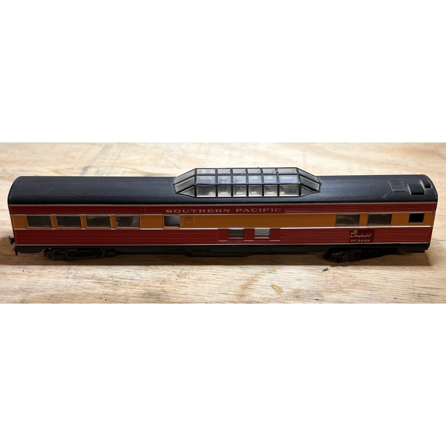 VTG Bachman Southern Pacific Daylight Passenger Model Train Car Model SP 3609