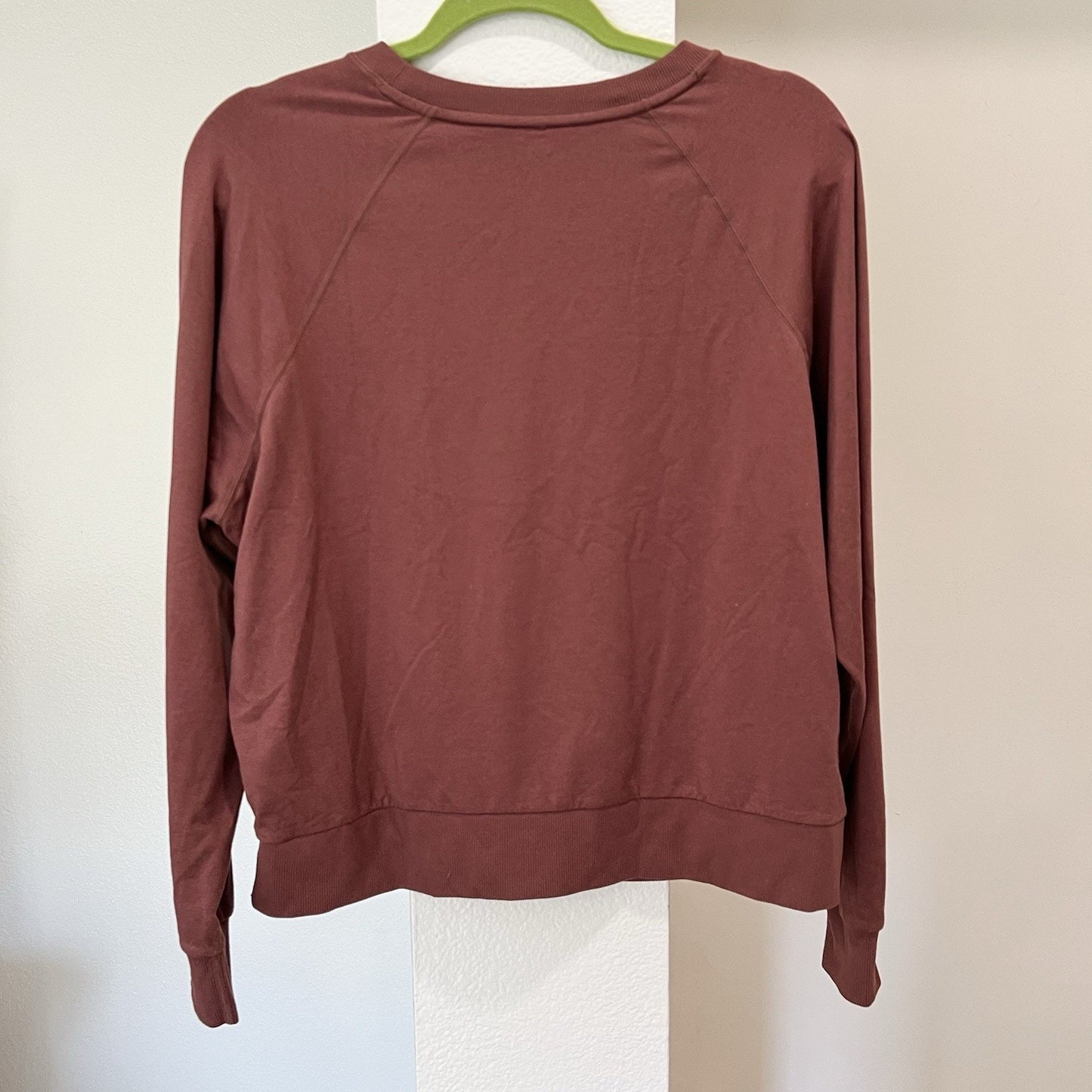 Vuori Long Sleeve Halo Crew Sweatshirt (M) DreamKnit Pullover Rosewood Pink