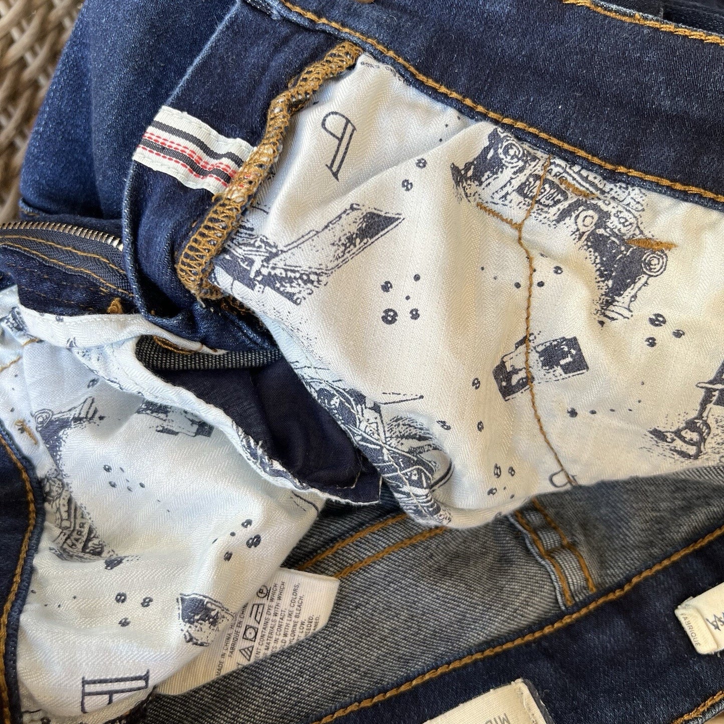 Pilcro Anthropologie Sz 26 Dark Wash Mid-Rise Skinny Jean Stretch Ankle Denim