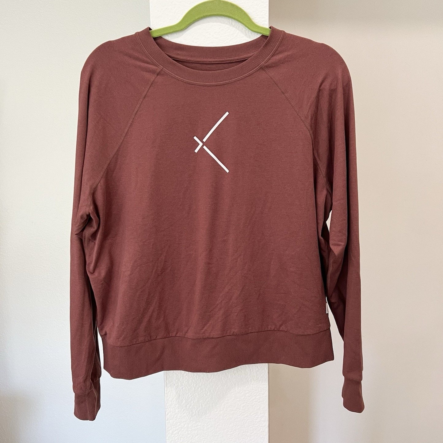 Vuori Long Sleeve Halo Crew Sweatshirt (M) DreamKnit Pullover Rosewood Pink