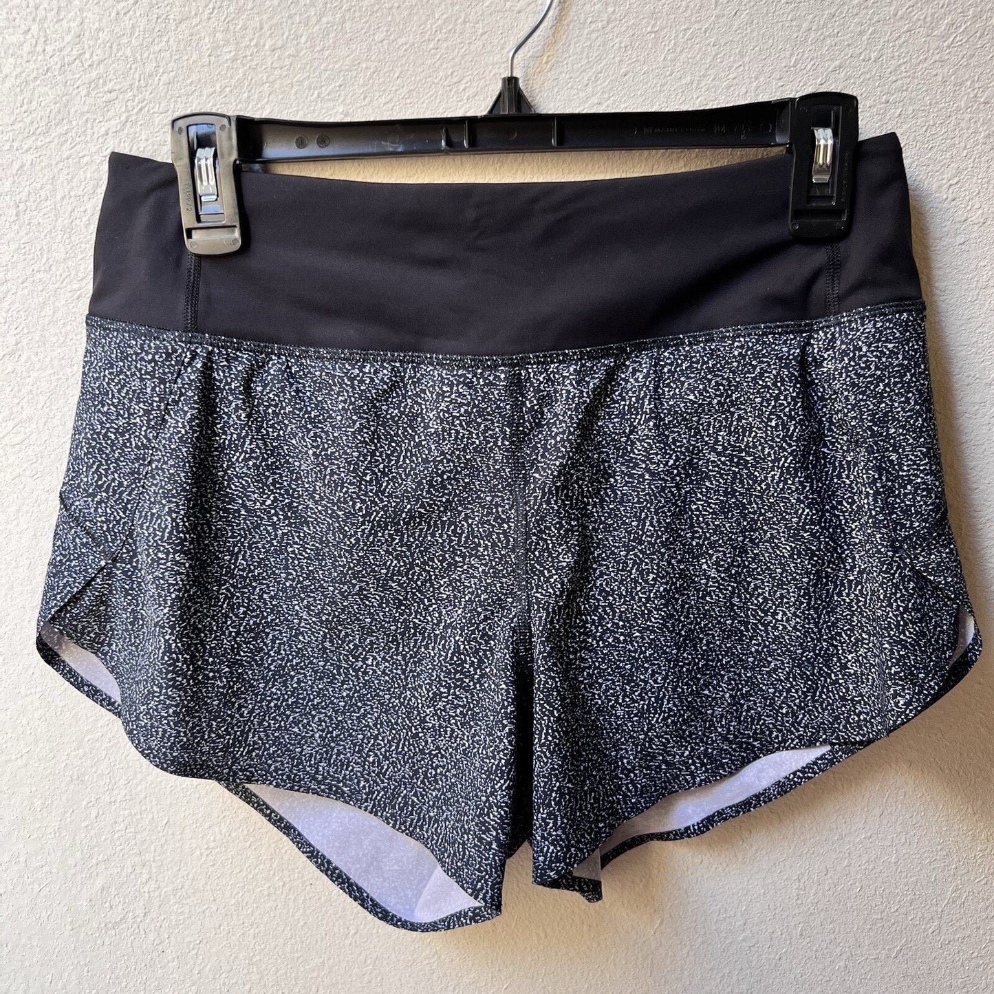 XS Athleta “Run With It” 3” Inseam Shorts Running Black Grey Pull-On Zip Pocket