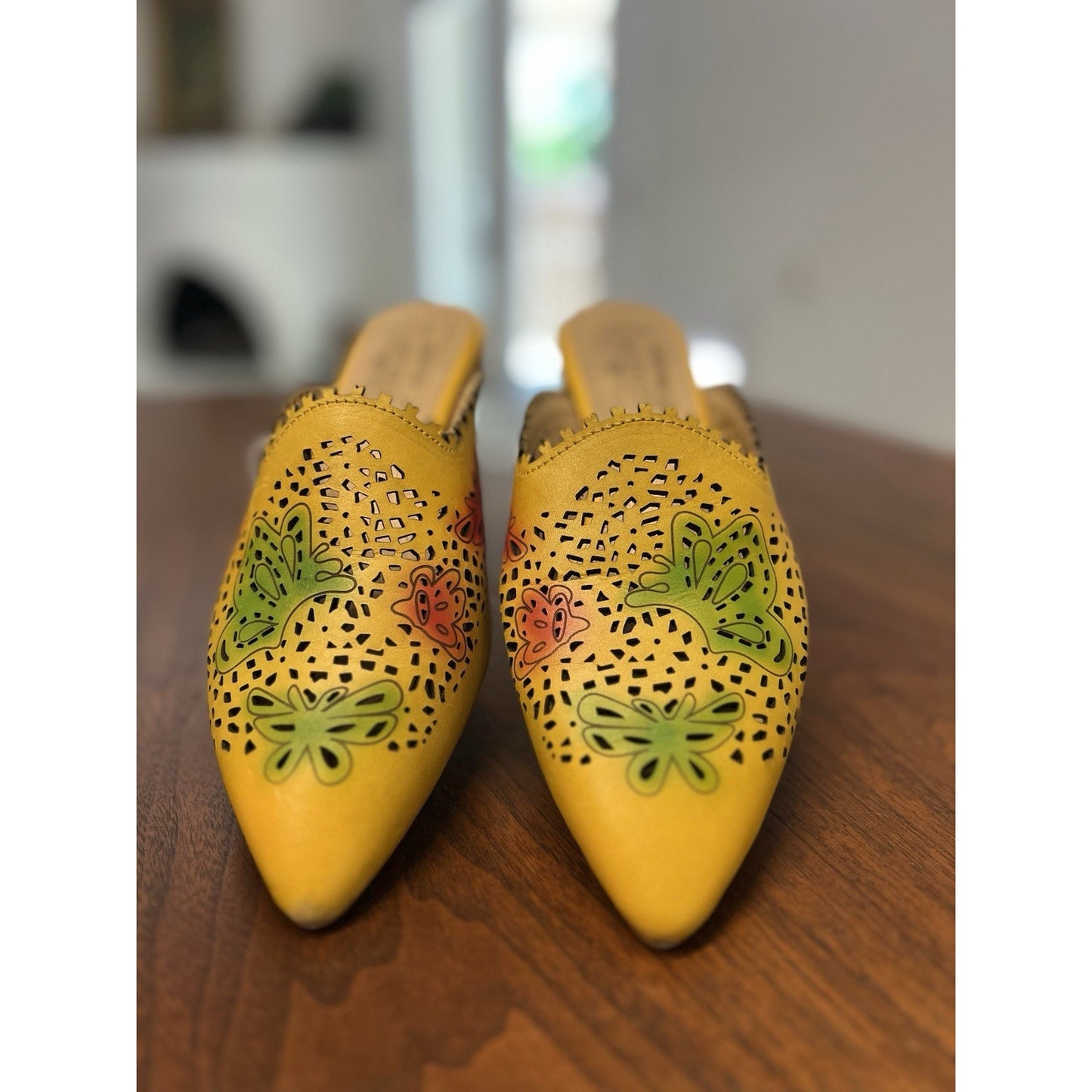 L'Artiste by Spring Step Women's Yellow Galatina Pointed Toe Mules Size 7.5