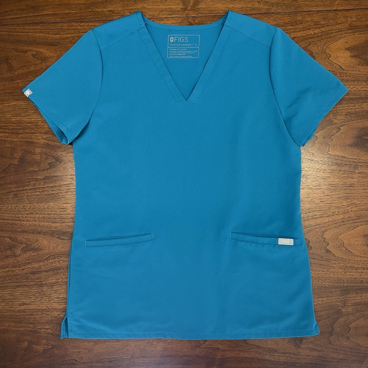 Figs Casma Three-Pocket (S) Scrub Top Pacific Blue Limited Edition PO 2133