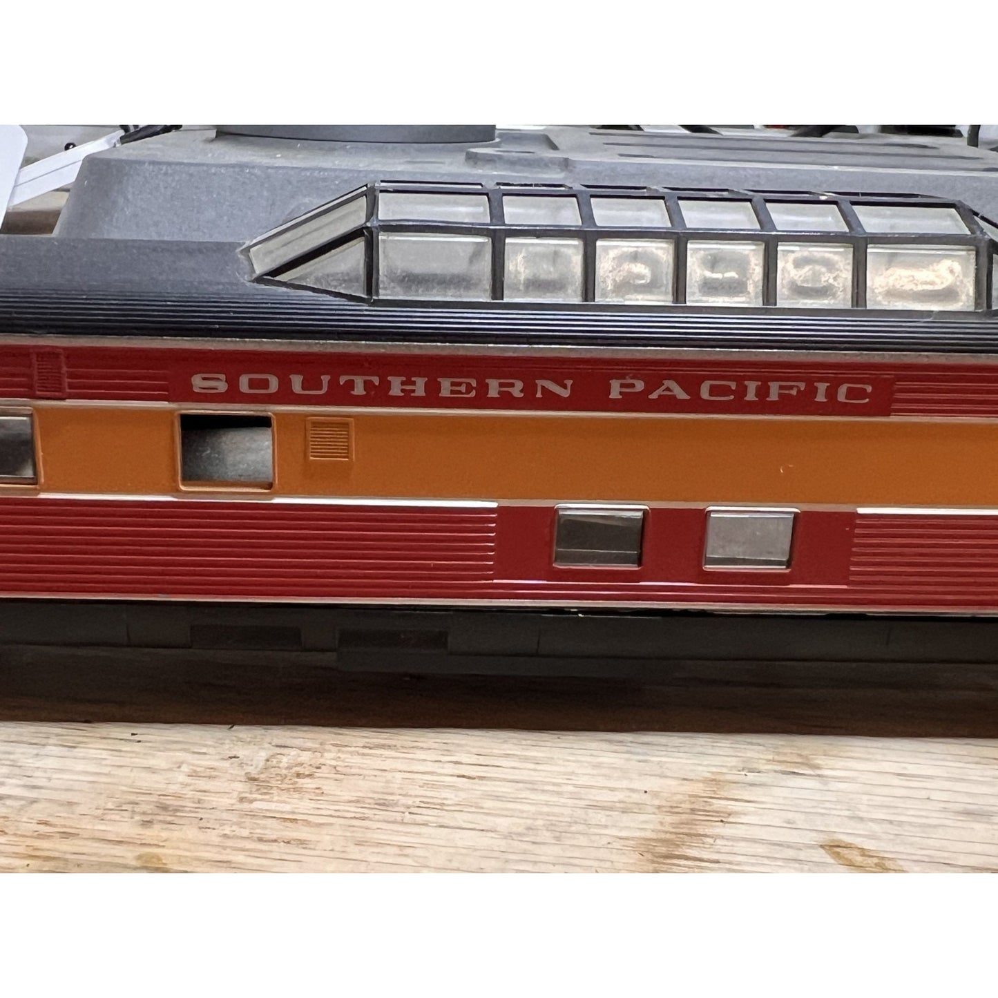 VTG Bachman Southern Pacific Daylight Passenger Model Train Car Model SP 3609