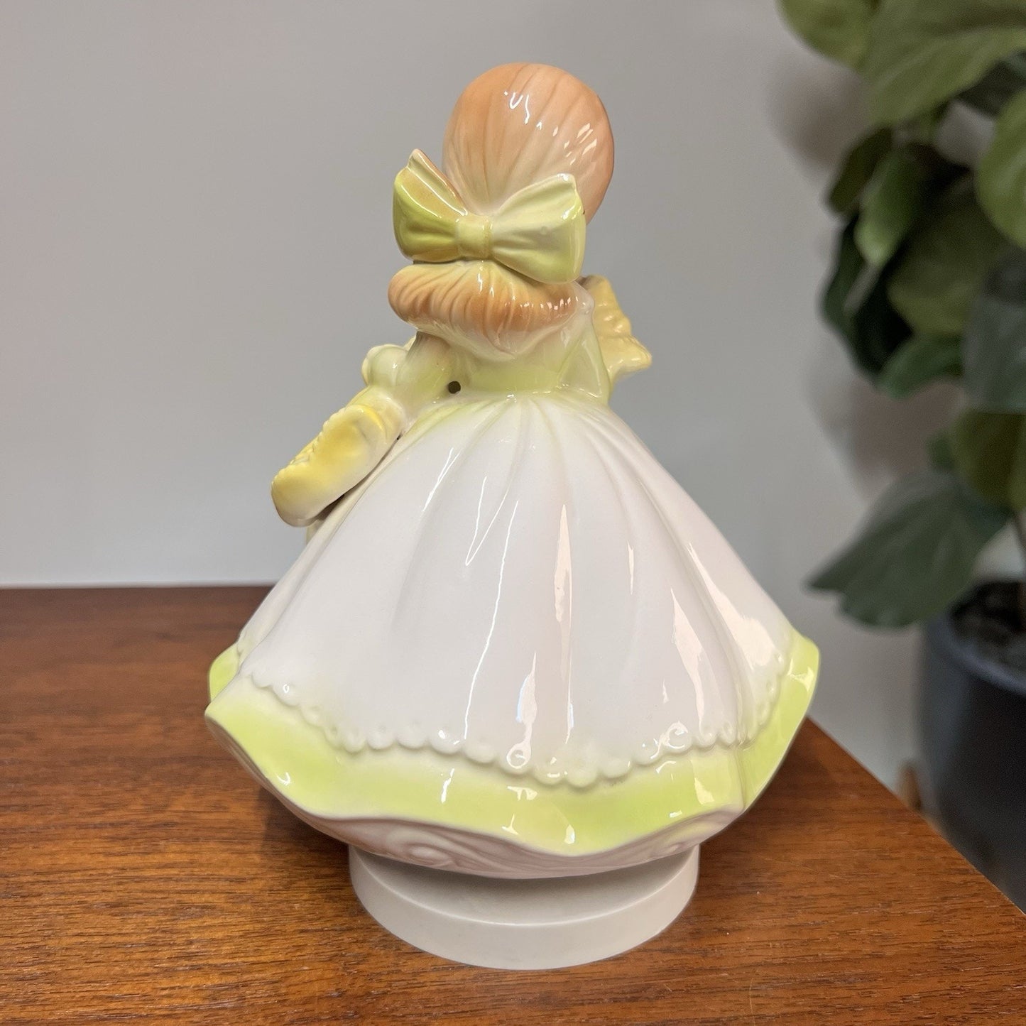 Josef Originals Japan Mother Baby ‘Little Girls Dream’ Lullaby Musical Figurine
