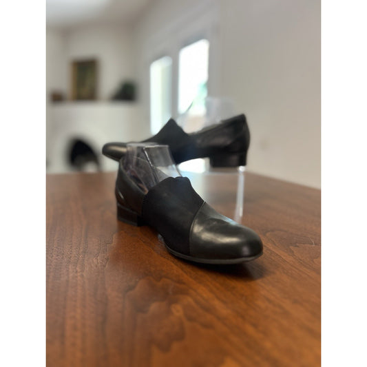 Clarks Collection Womans Black Leather Juliet Gem Slip On Shoes Size 38 / 7.5 US