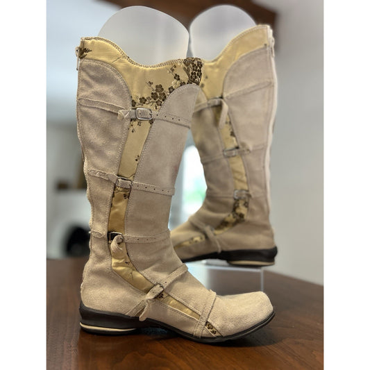 DETNY Knee High Zipper Back Rubber Sole Womens Size 6 Boots