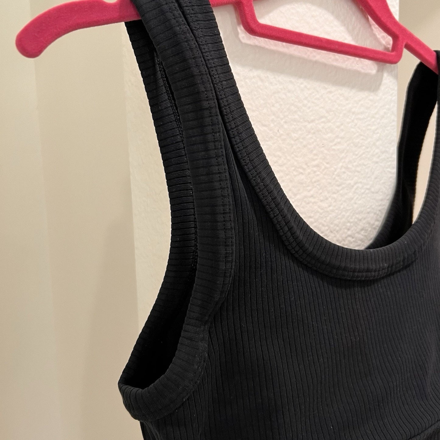 ALO YOGA Wellness Bra (S) Ribbed Black Crop Wide Strap Full Coverage Cups