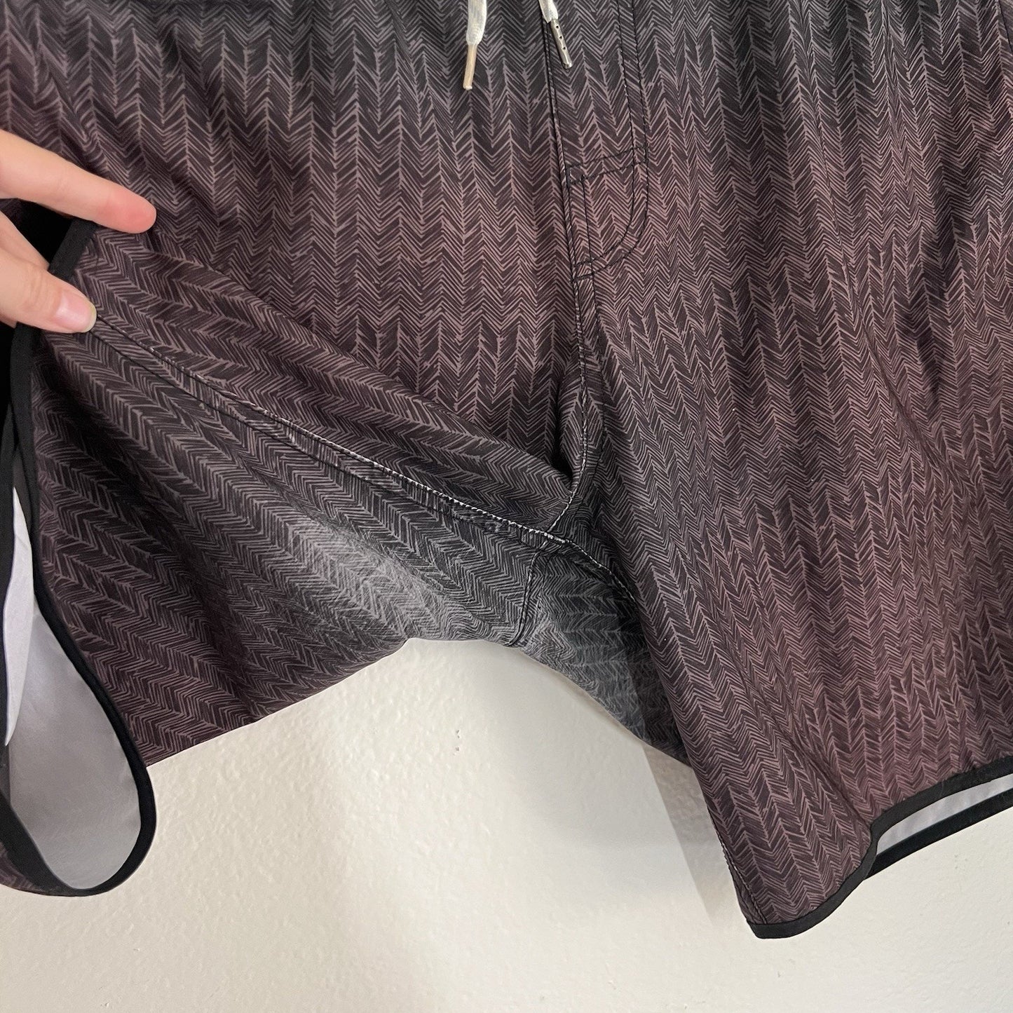 Vuori Banks Mens Shorts (L) 7” Inseam Drawstring Beach Casual Athleisure