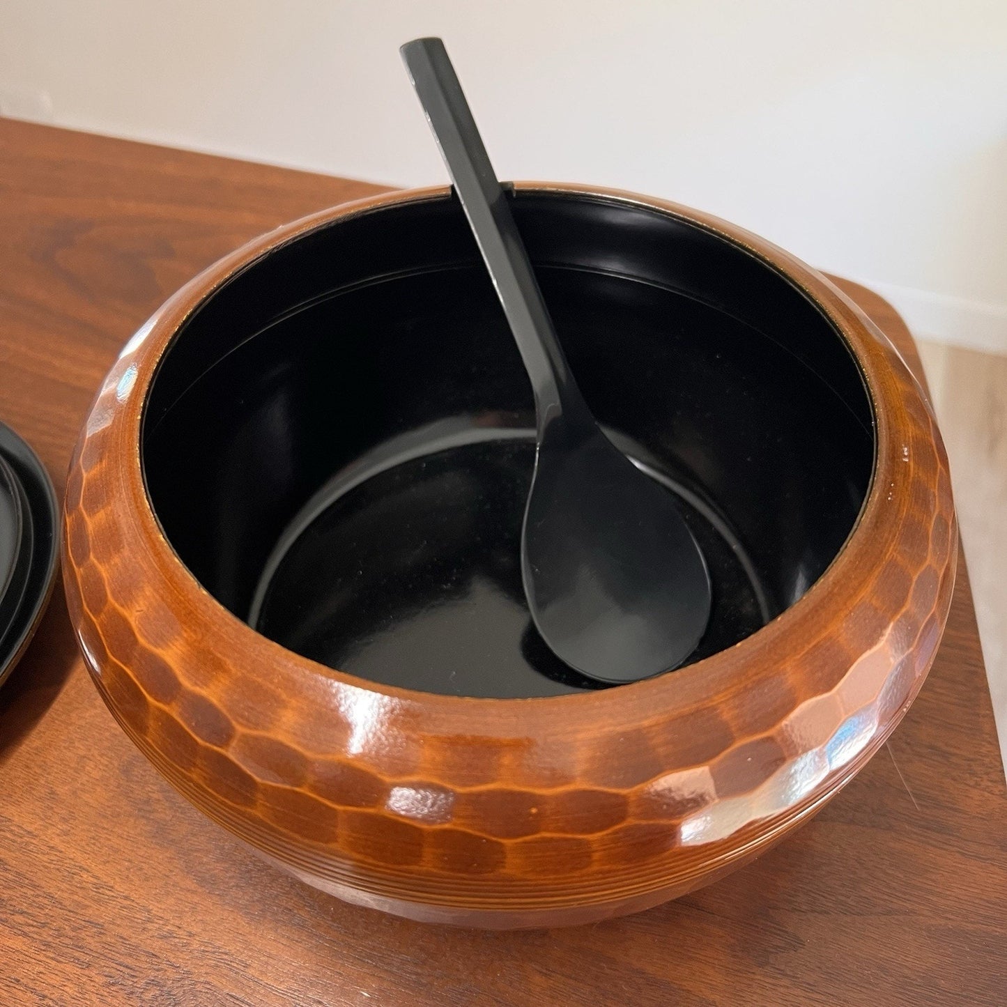 Japan 10" Honeycomb Rice Serving Bowl Faux Teak Lacquer Lid Hammered MCM Ohitsu