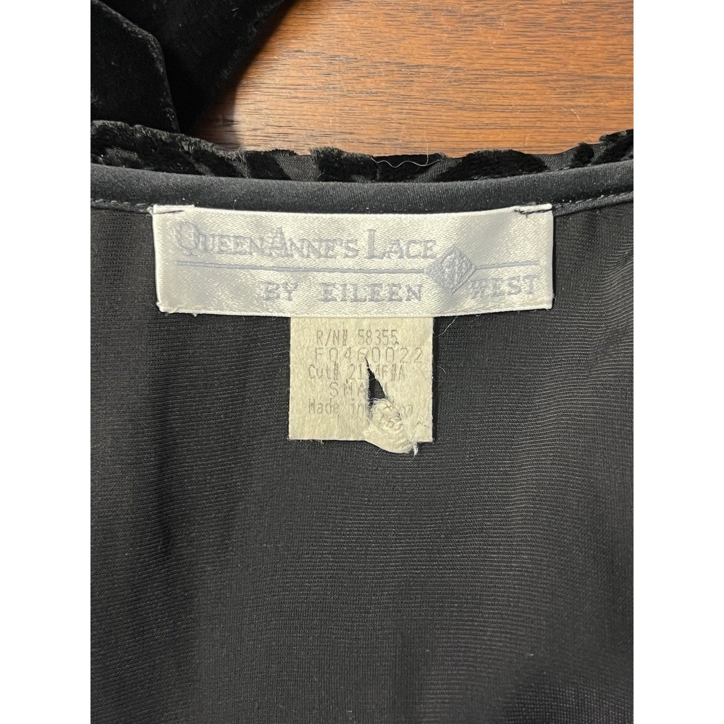 Eileen West Queen Anne’s Lace Velvet Silk Robe Black Vintage Luxury Whimsigoth