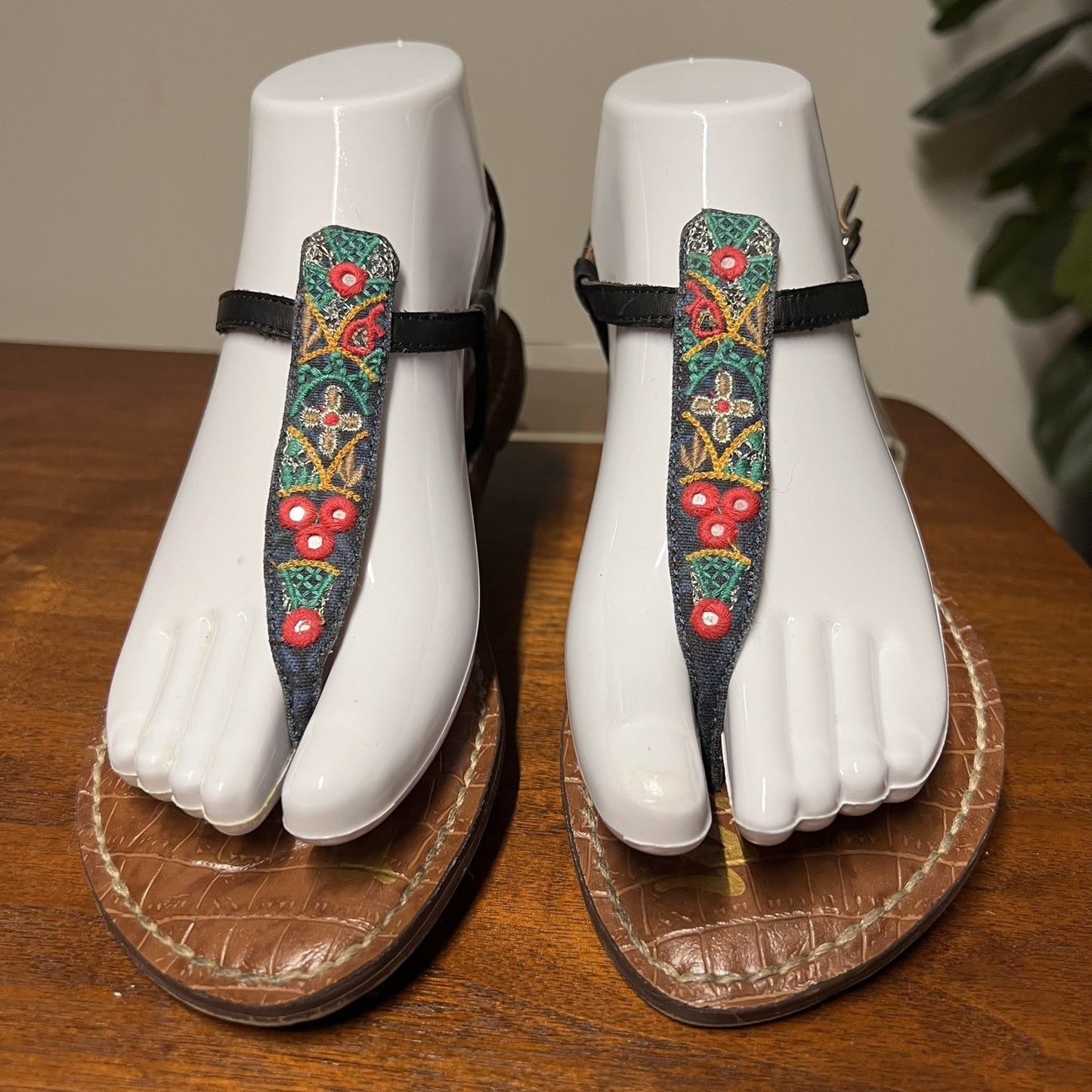 Sam Edelman (7M) Gigi Embroidered T-Strap Flat Sandal Thong Slingback Leather