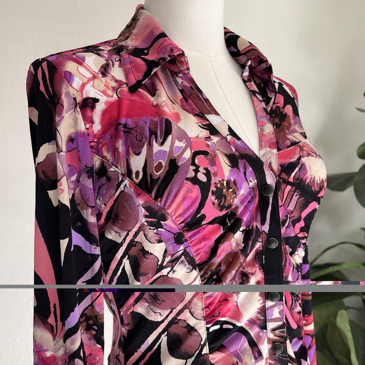 CACHÉ Button Up Blouse Y2K Pink Purple Abstract Butterfly Pearl Snap Watercolor