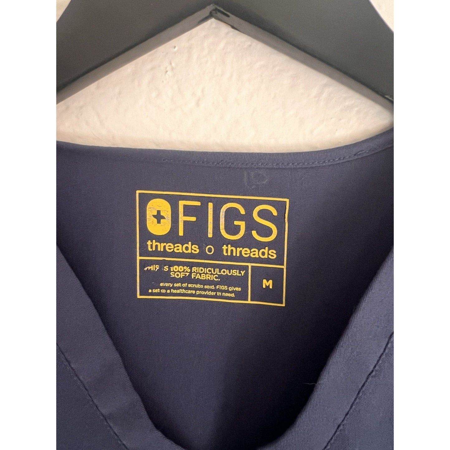 FIGS Catarina 3 Pocket Women’s Scrub Top Size Medium