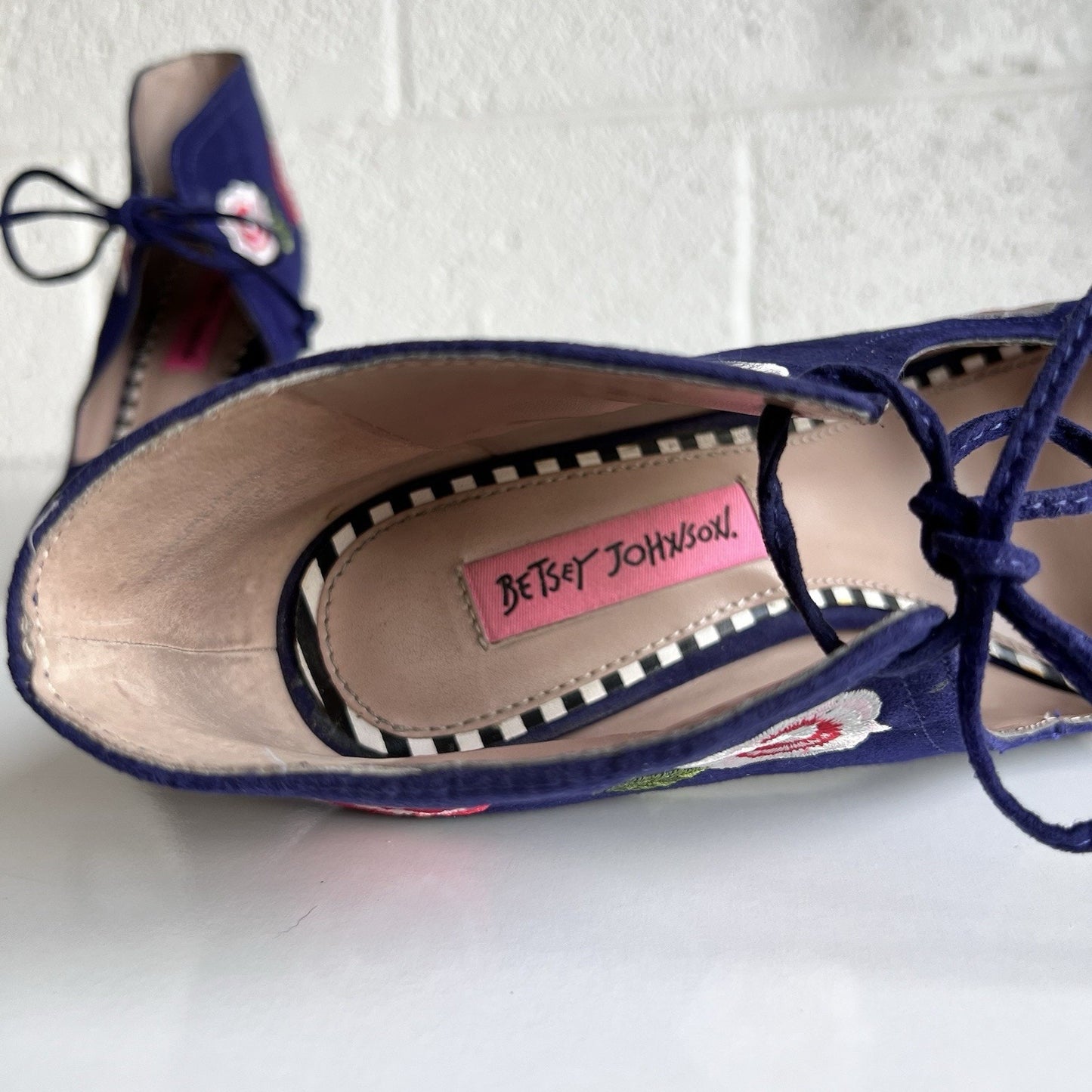 Betsey Johnson (7) Caroline Blue Embroidered Floral Pumps Heels Girly Feminine