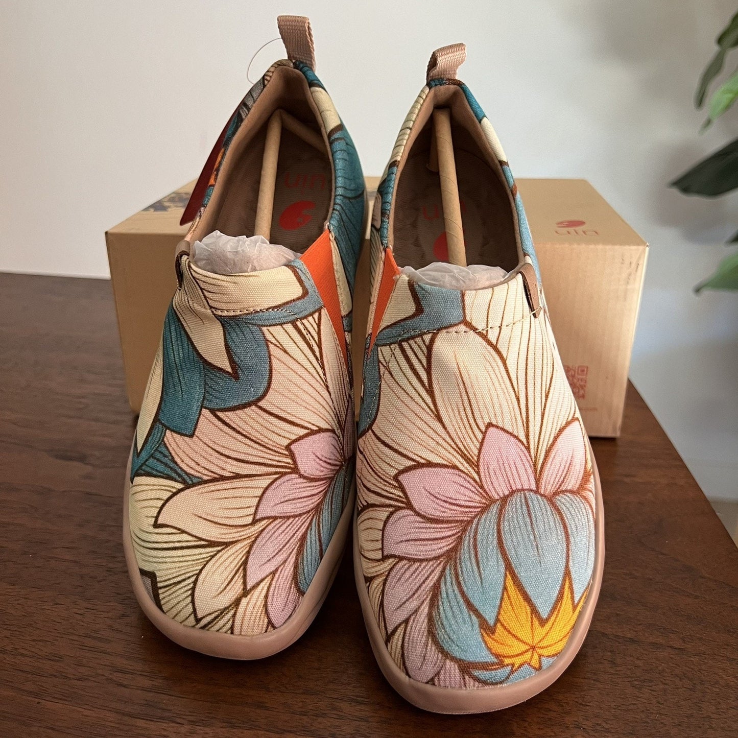 UIN Women (6) Nelumbo Toledo Canvas Slip On Shoes Lightweight Floral Artsy Boho
