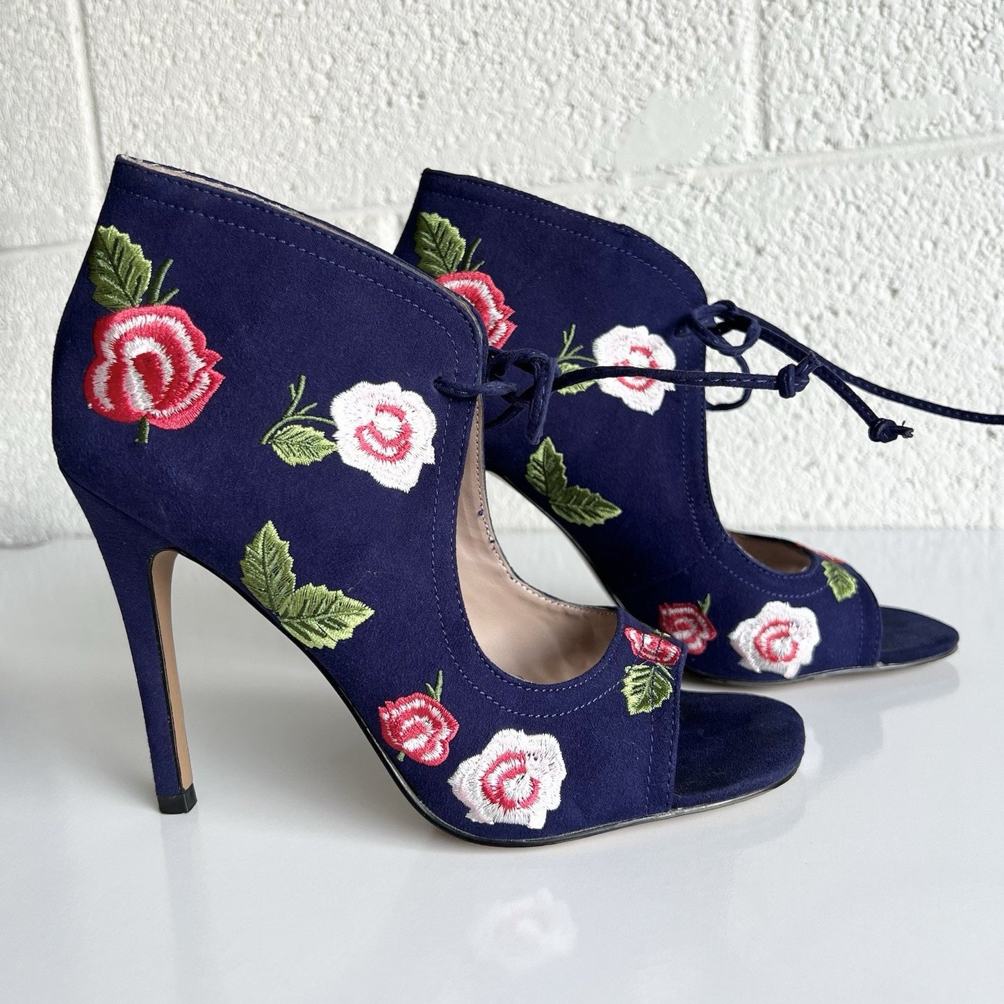 Betsey Johnson (7) Caroline Blue Embroidered Floral Pumps Heels Girly Feminine