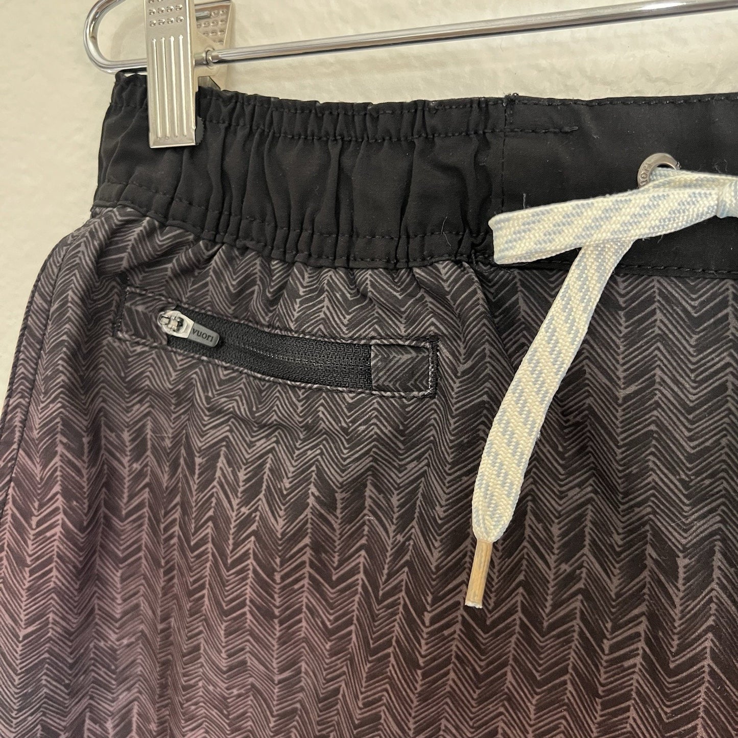 Vuori Banks Mens Shorts (L) 7” Inseam Drawstring Beach Casual Athleisure